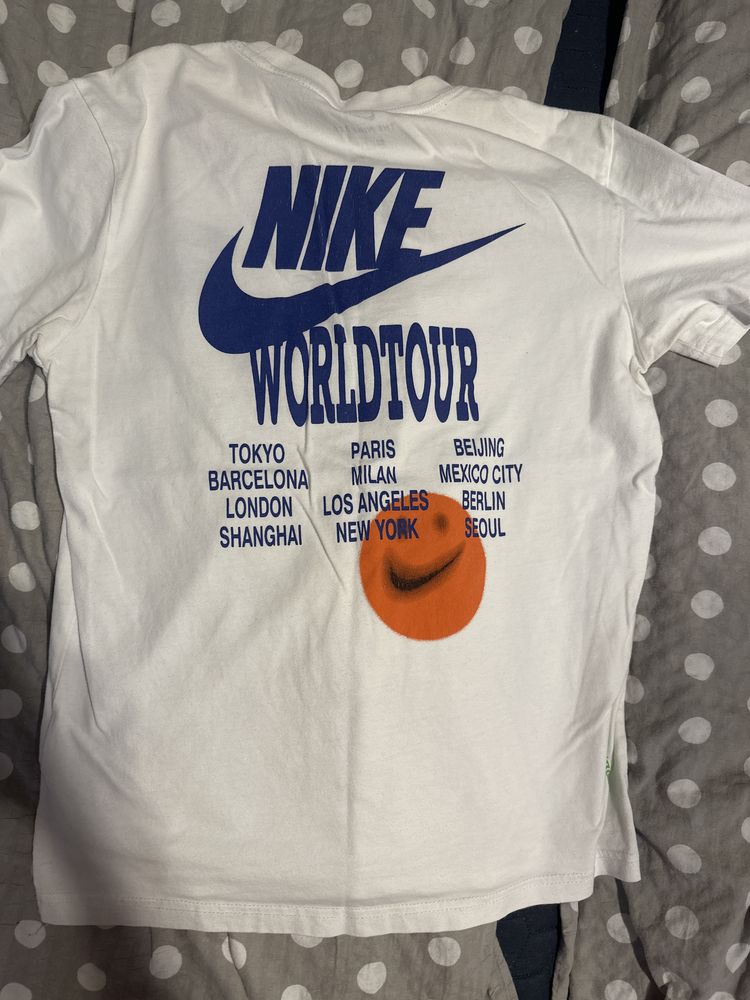 Nike world tour white tee