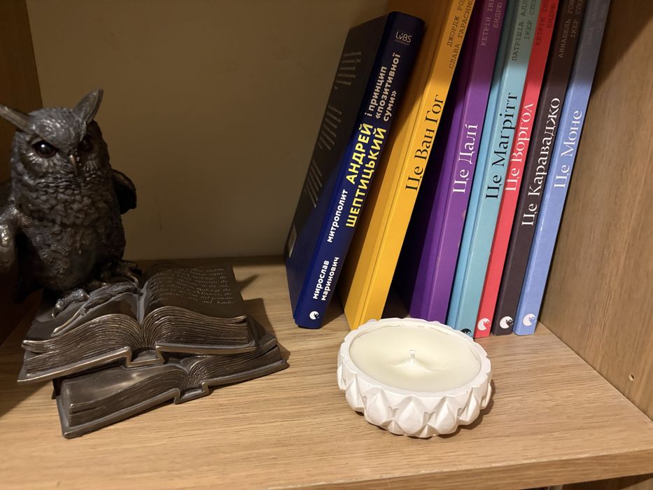 Свічка ароматизована, гіпсова тара. Ручна робота