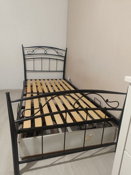 Łóżko metalowe czarne