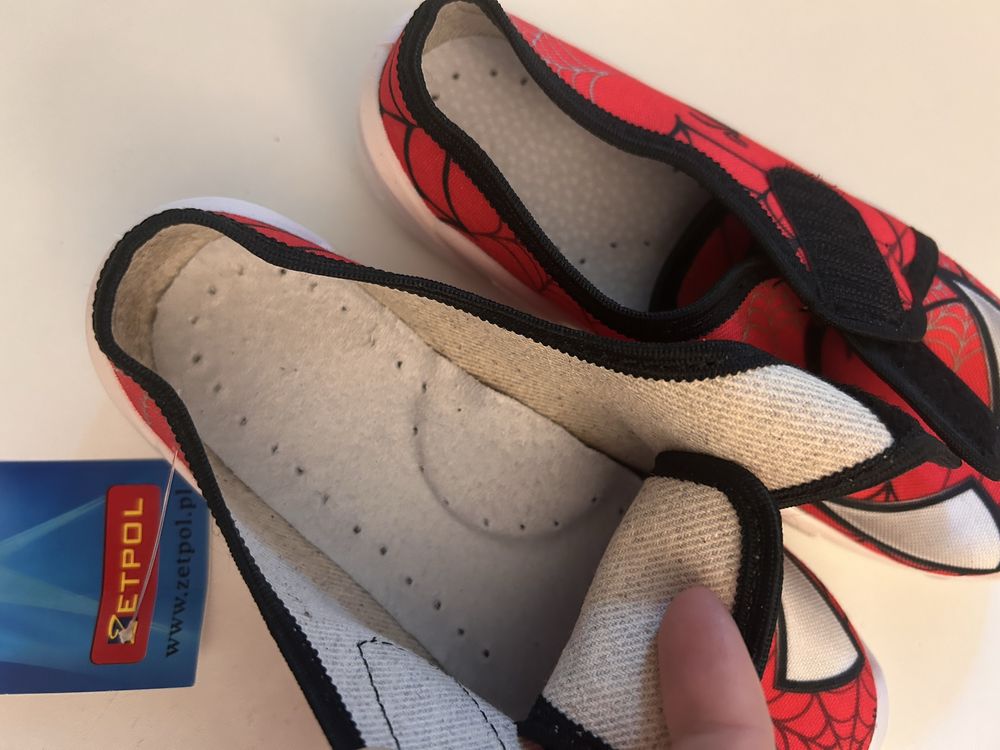 Buty dla dzieci r. 27 z motywem Spidermena