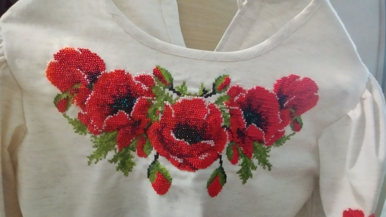 Вишиванка для дівчинки бісером