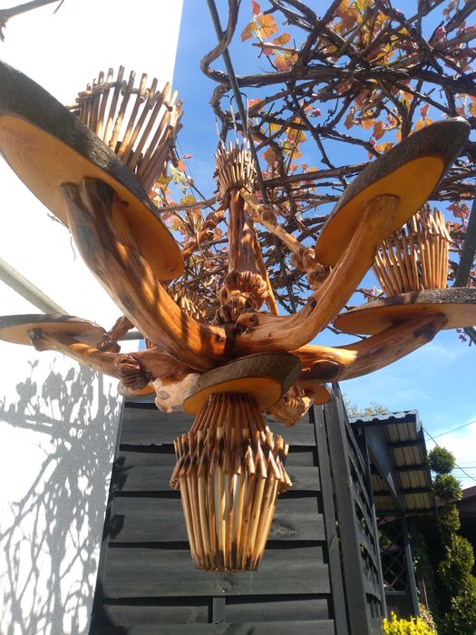 Żyrandol drewniany, duży