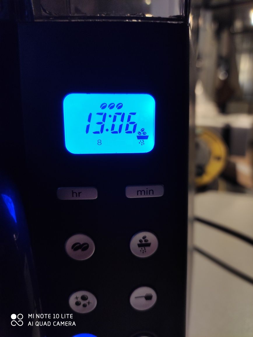 Ekspres do kawy Russell Hobbs z młynkiem