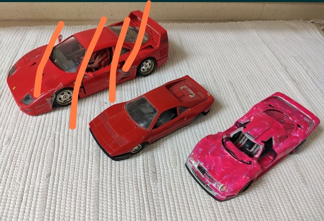 Miniatura automóvel Ferrari e Mercedes Benz