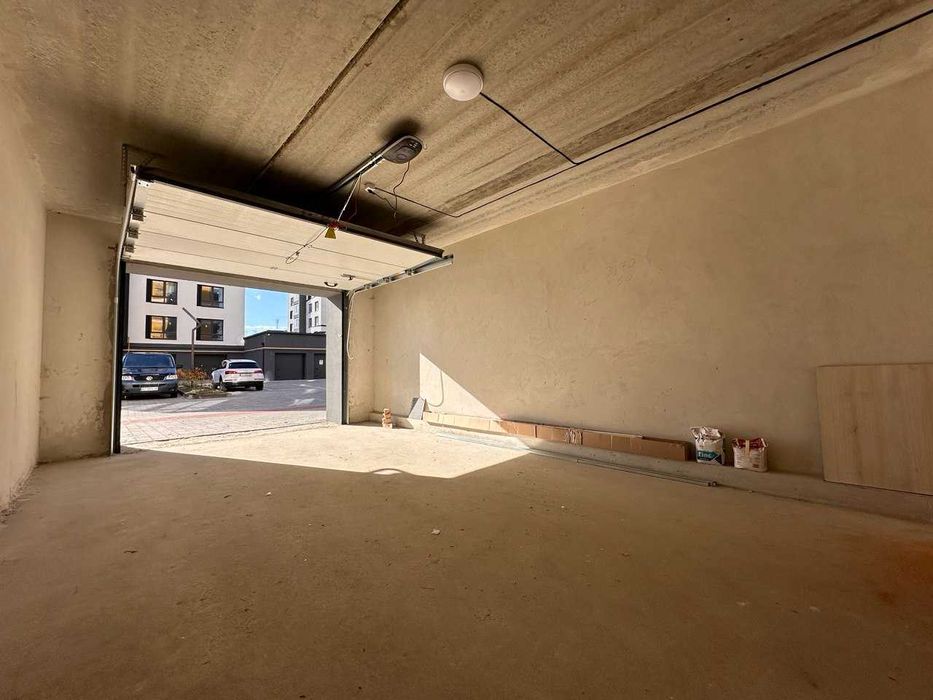 Гараж з гарним заїздом Національної Гвардії