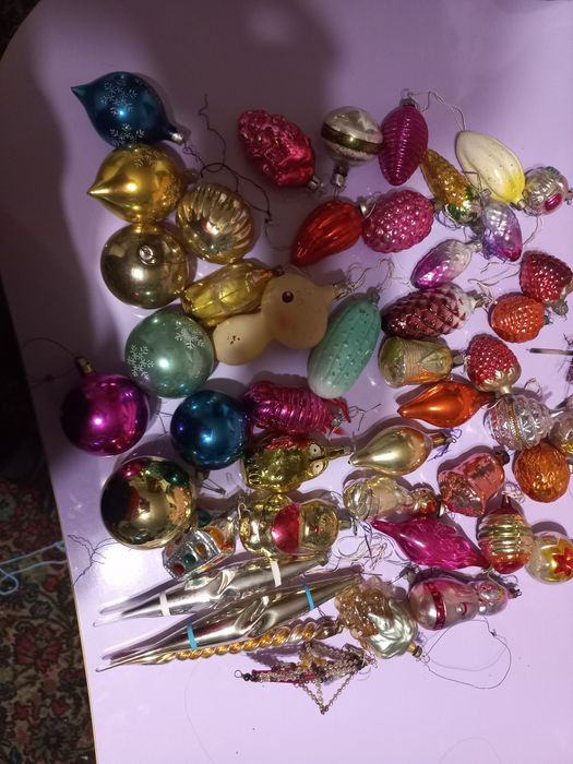 Набір іграшок на ялинку.