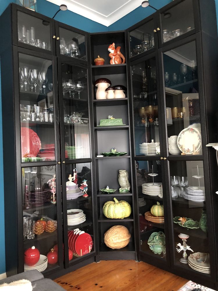 Conhunto de moveis estantes/louceiro/vitrine