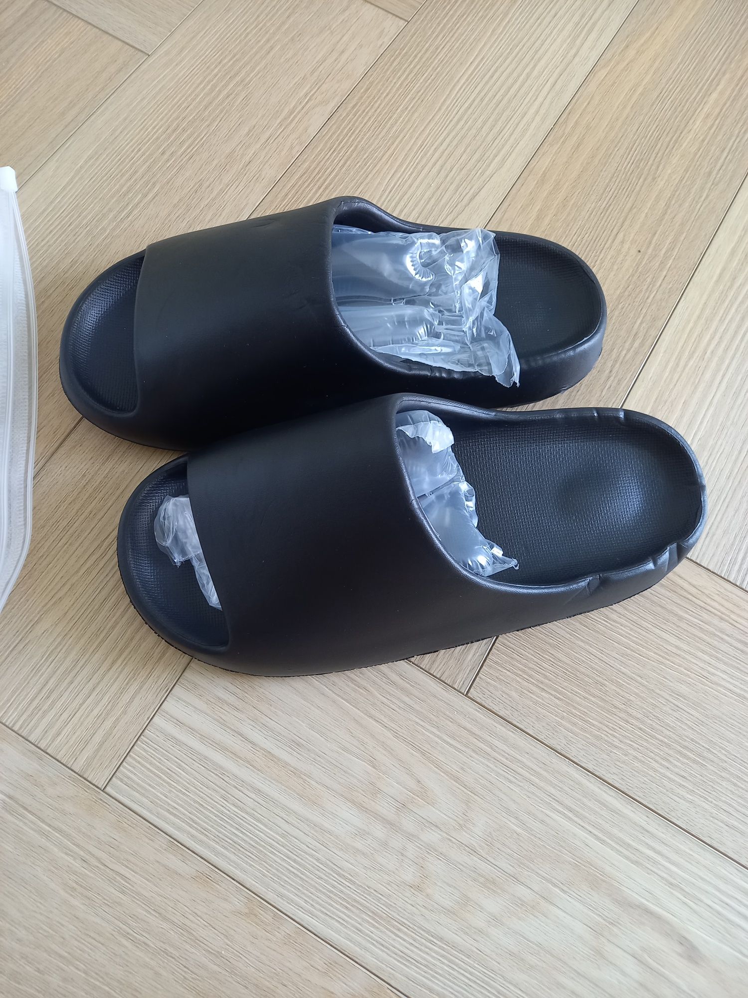 Klapki basenowe nowe 42/43