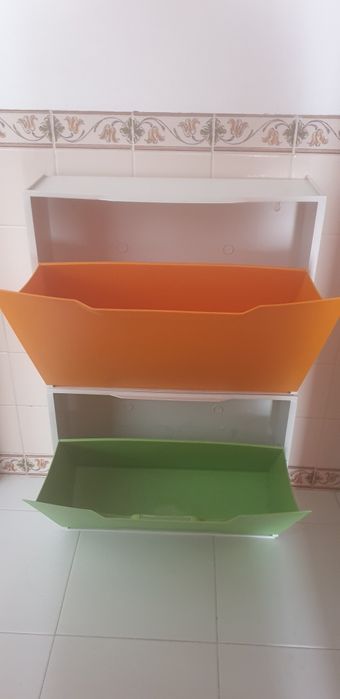 2 shoe racks, like new—one orange and one green, from Conforama64285660493571121