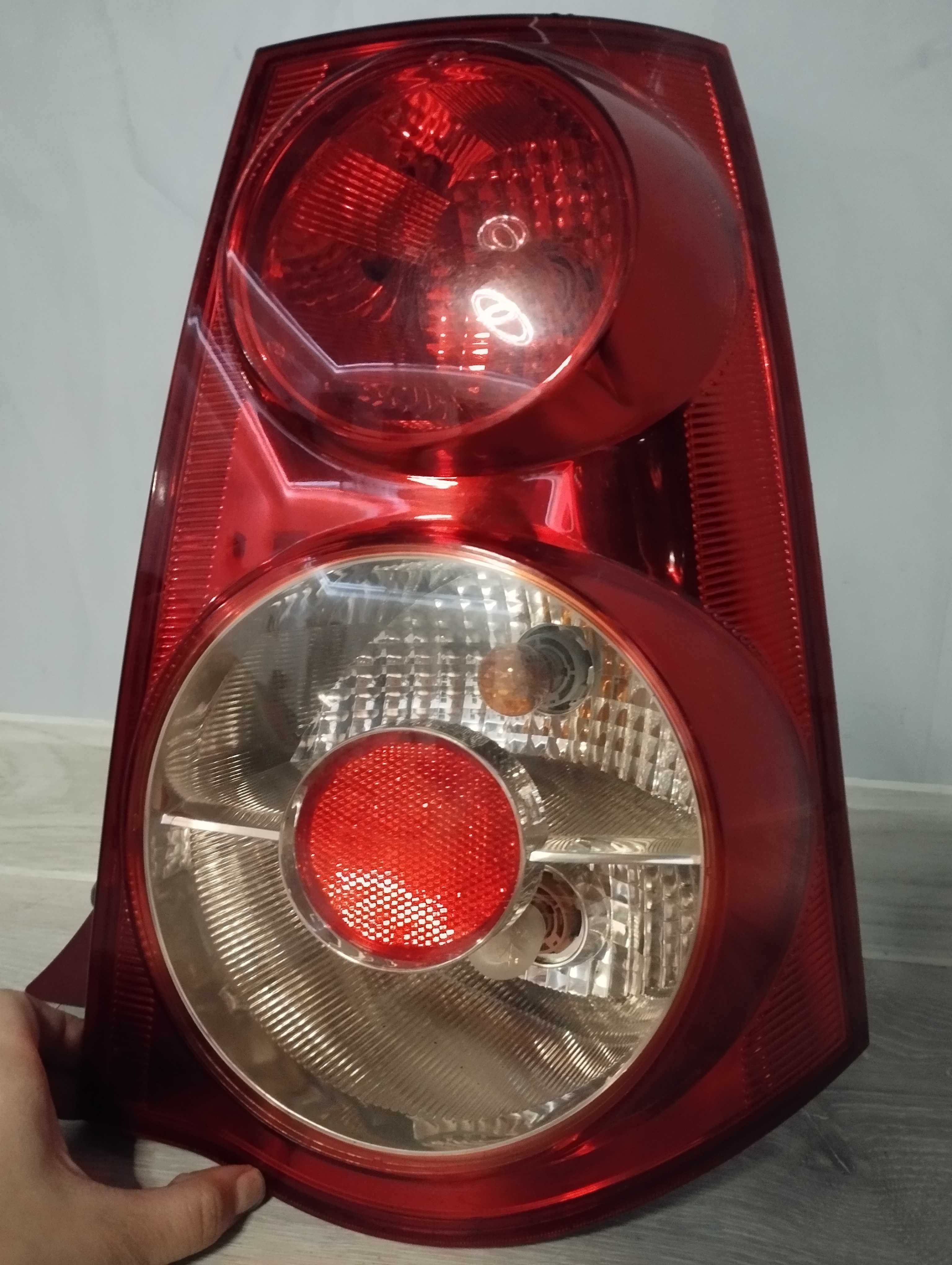 Lampa tylna prawa prawy tył  Kia Picanto ]