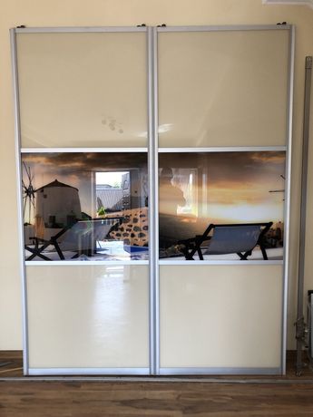 Drzwi szklane przesówne - efektowne przejście między pokojami