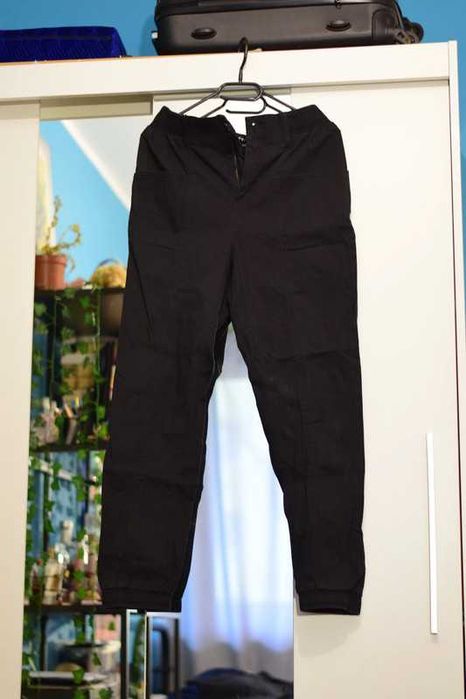 czarne jeansy spodnie joggery ze ściągaczami skinny proste slim fit