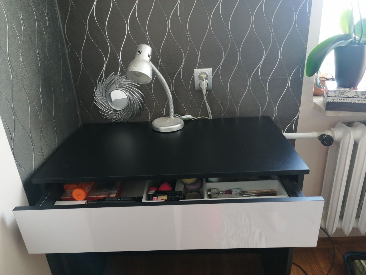 Toaletka kosmetyczna biurko