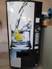 Maquina vending para aguas e refrigerantes