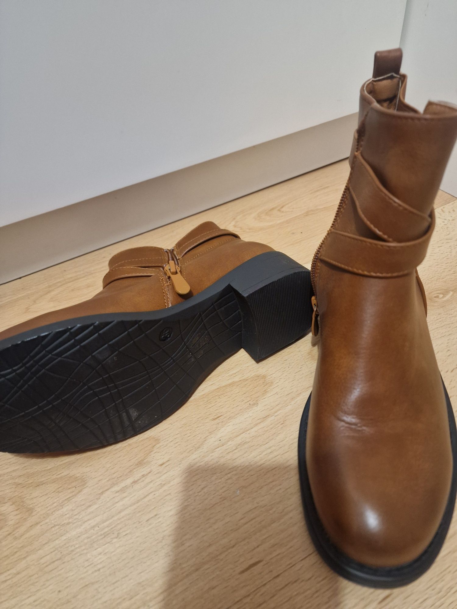 Botas curtas castanhas
