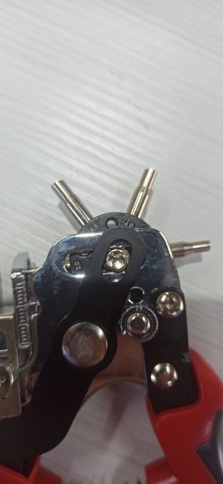 Діркопробивач дірокол револьверний пробивач отворів