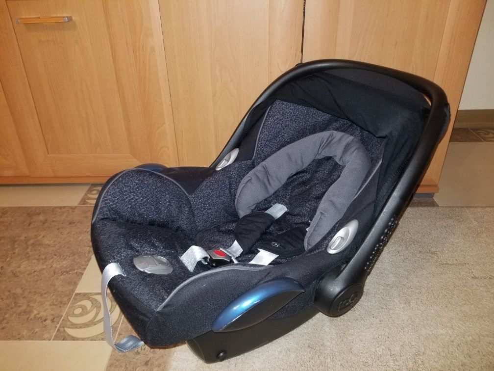 Fotelik nosidełko Maxi Cosi Cabrio Fix z bazą ISOFIX