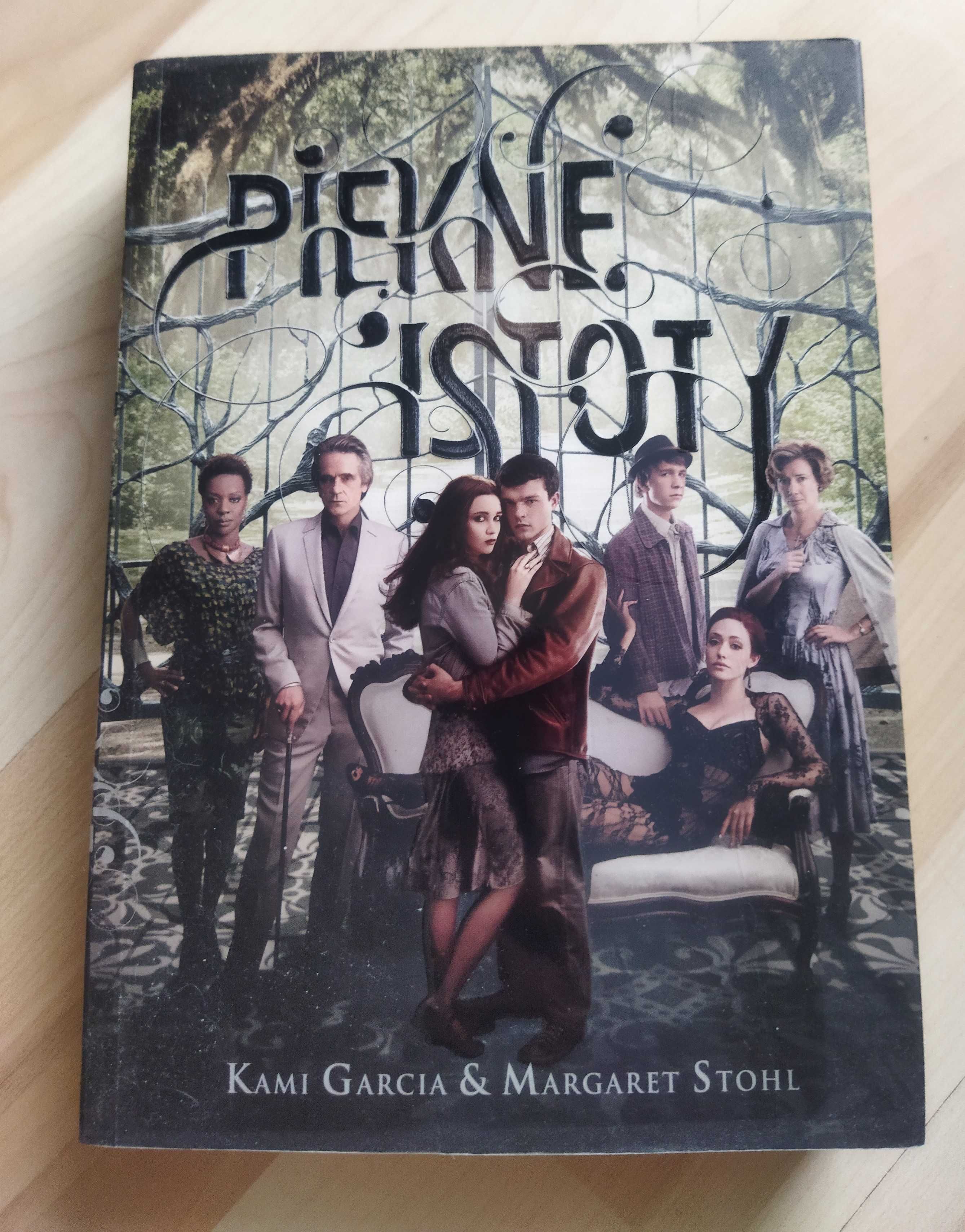 Książka Piękne istoty- Kami Garcia, Margaret Stohl