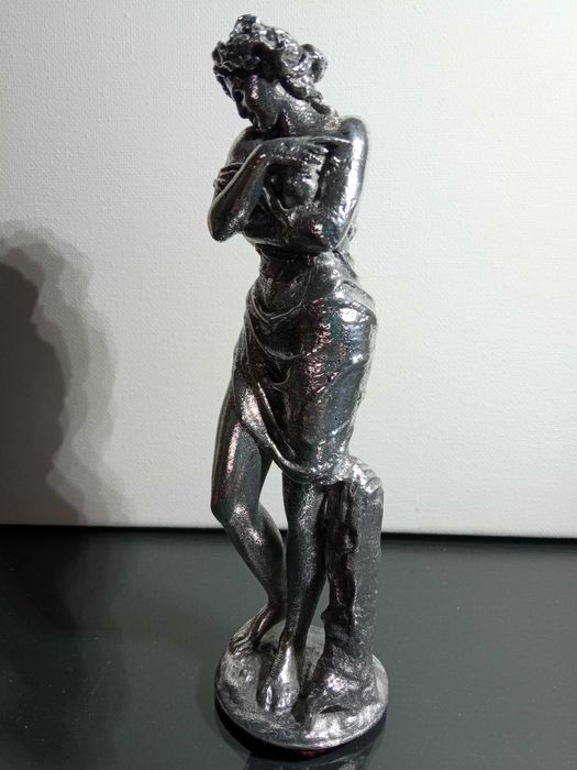 Estatueta figura em Metal polido