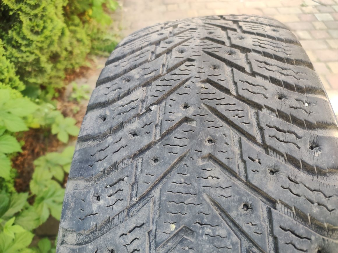 Шини Nokian 215 70 r16