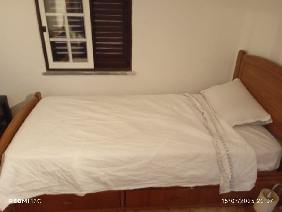 Vendo cama de solteiro