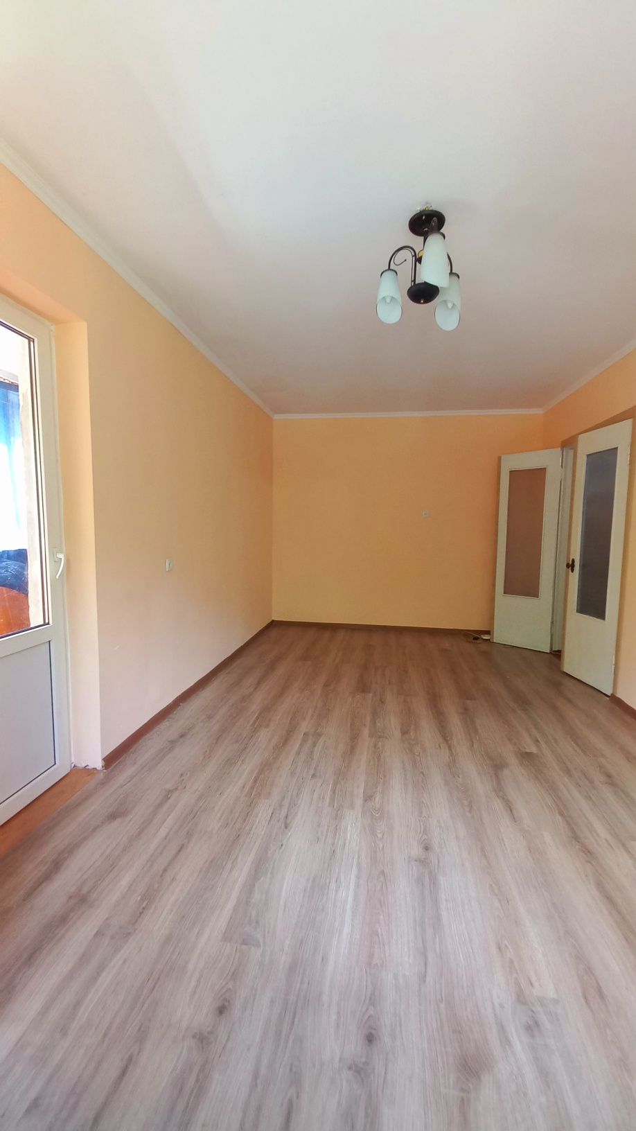 Продаж 2х кімнатної квартири ЮЗР(Руставі)