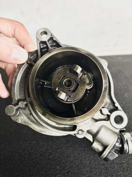 Вакуумний Насос BMW E60 E90 E70 Pierburg M57N M47N 2.0 2.5 3.0 дизель