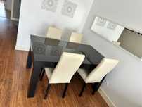 Vendo Mesa Extensivel (Vidro Temperado). cadeiras ilustrativas N.Incl.
