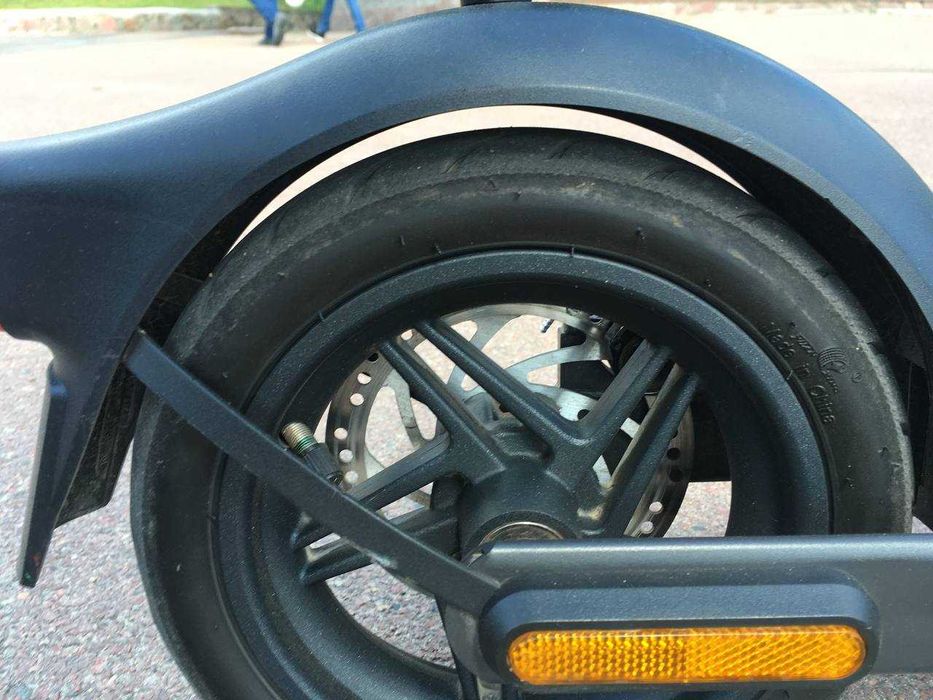 Продам електросамокат Ninebot KickScooter F25E