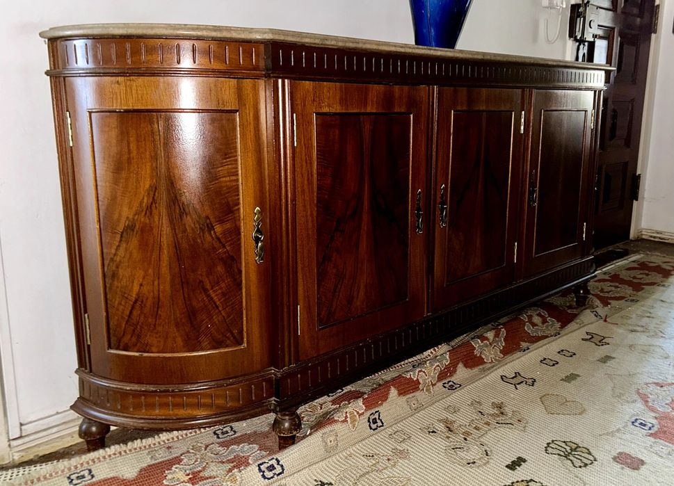 Aparador em cerejeira com tampo de pedra (180x25 cm)