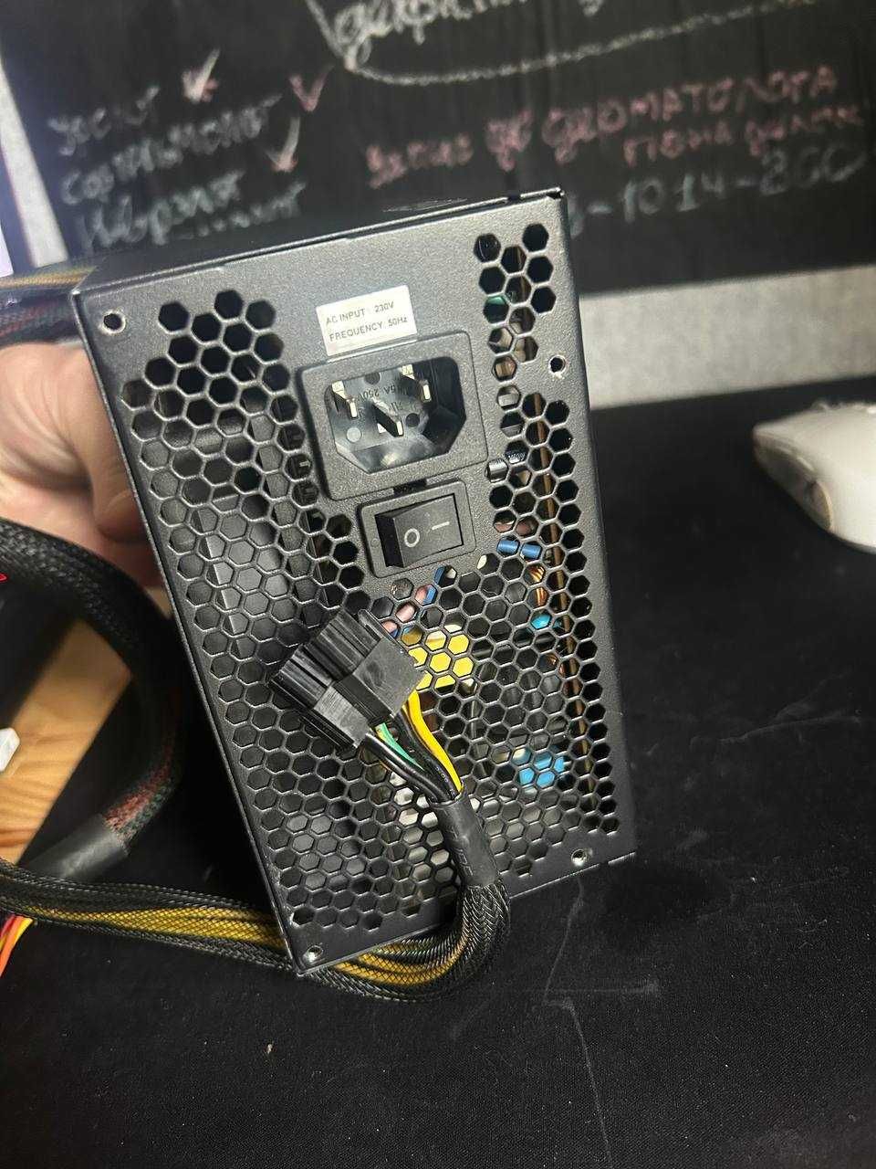Блок живлення Chieftec 650W (CTG-650C), Оновив на більш потужний.