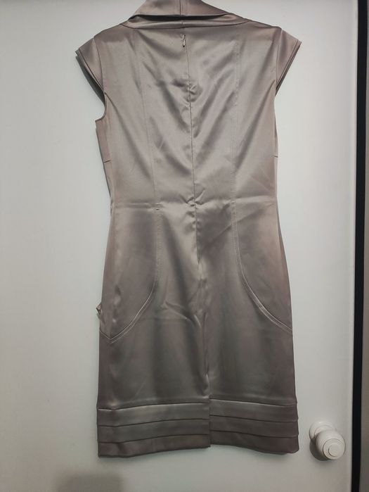 Сукня жіноча в діловому, стриманому стилі