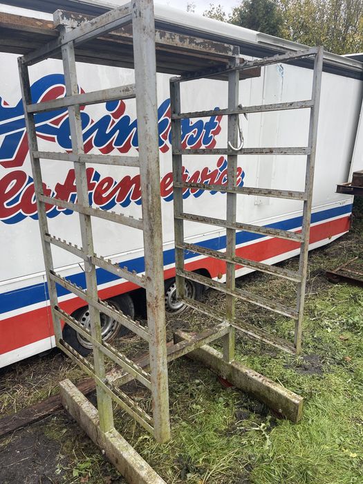 Wózek wedzarniczy do wędzenia