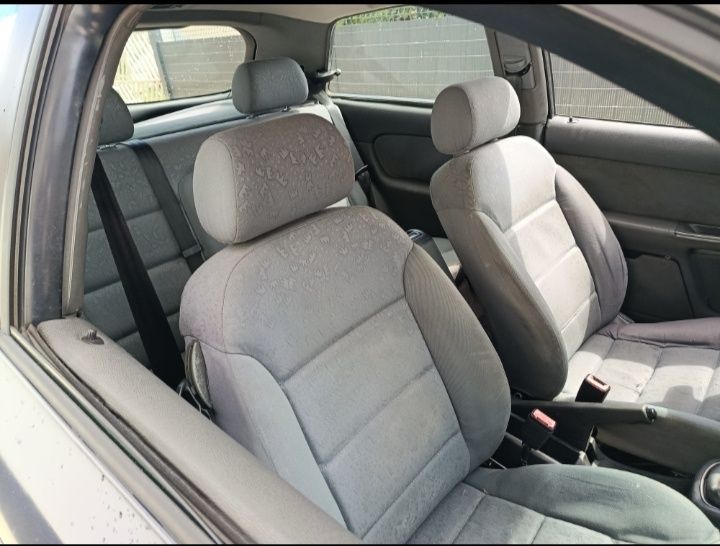 Audi A3 1.6 gasolina 101cv