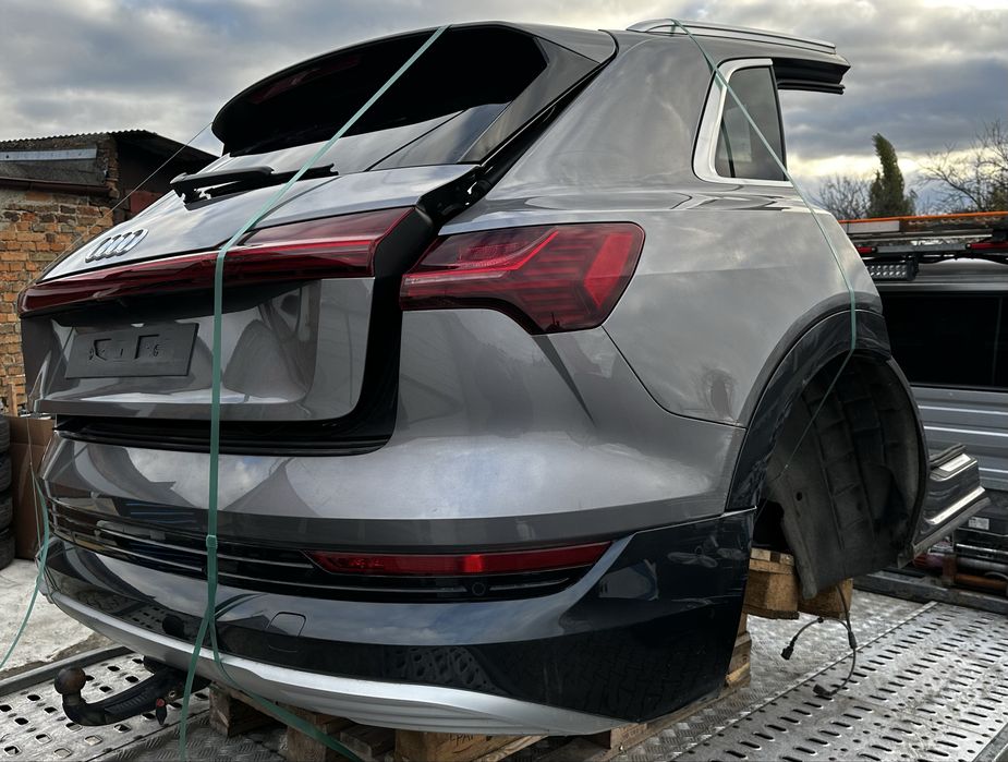 ĆWIARTKA kompletna tylna prawa AUDI Q8 E-TRON prawy tył BŁOTNIK LZ7F