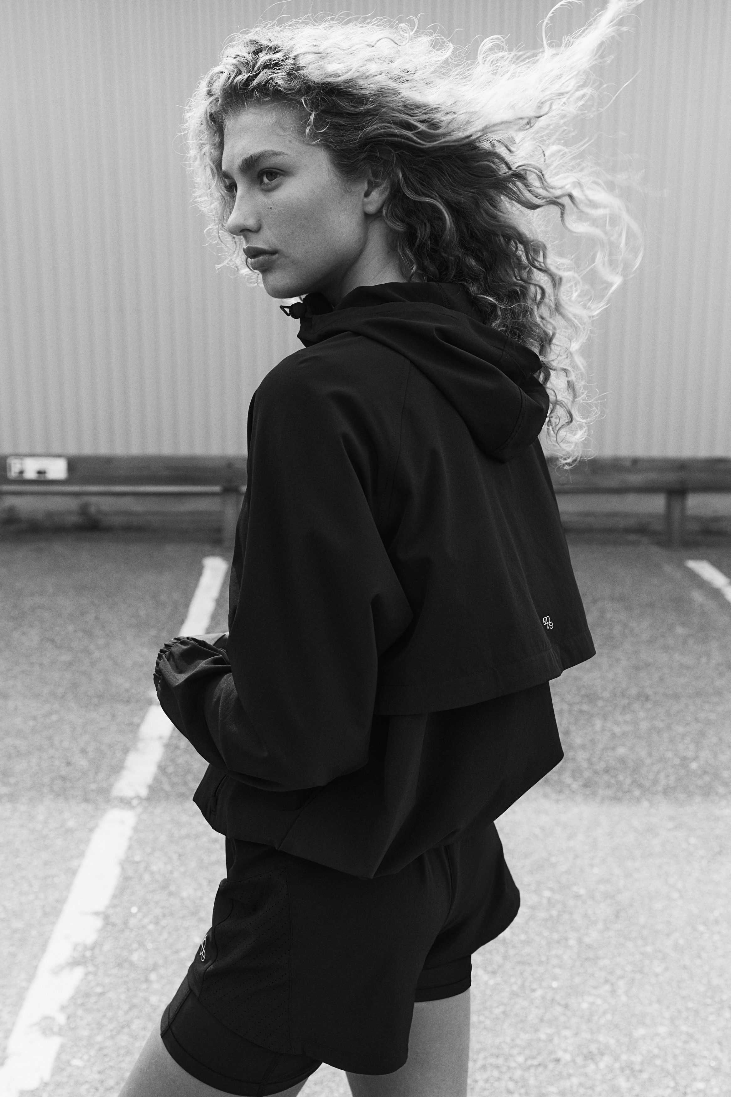 H&M SPORT Kurtka do biegania FUNKCJONALNA S czarny anorak PROMOCJA
