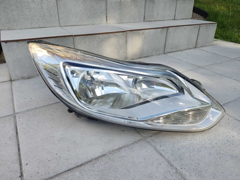 Reflektor prawy lampa Ford Focus MK3 przedlift