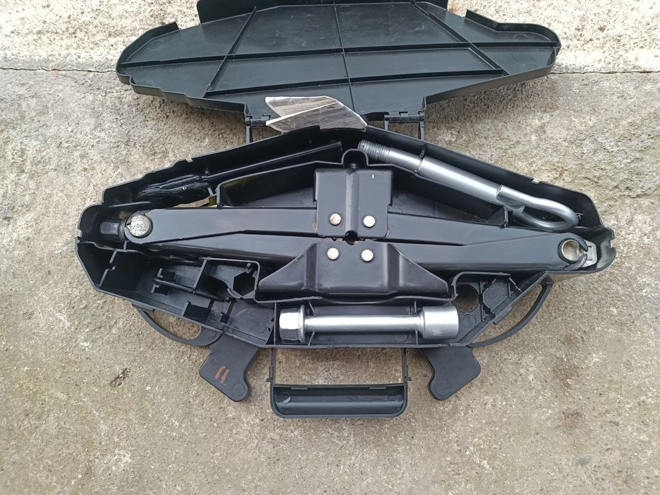 Продам оригінальний домкрат на Віваро Трафік Пpimacтap з 2001-2014pp