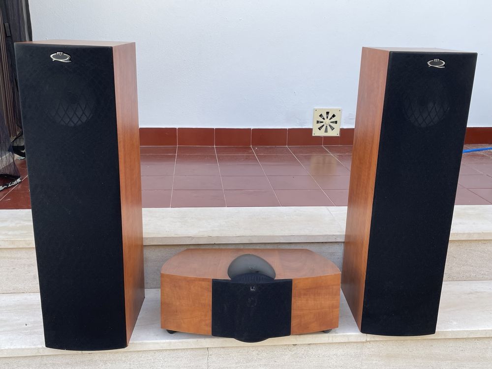 Colunas de som com excelente qualidade KEF