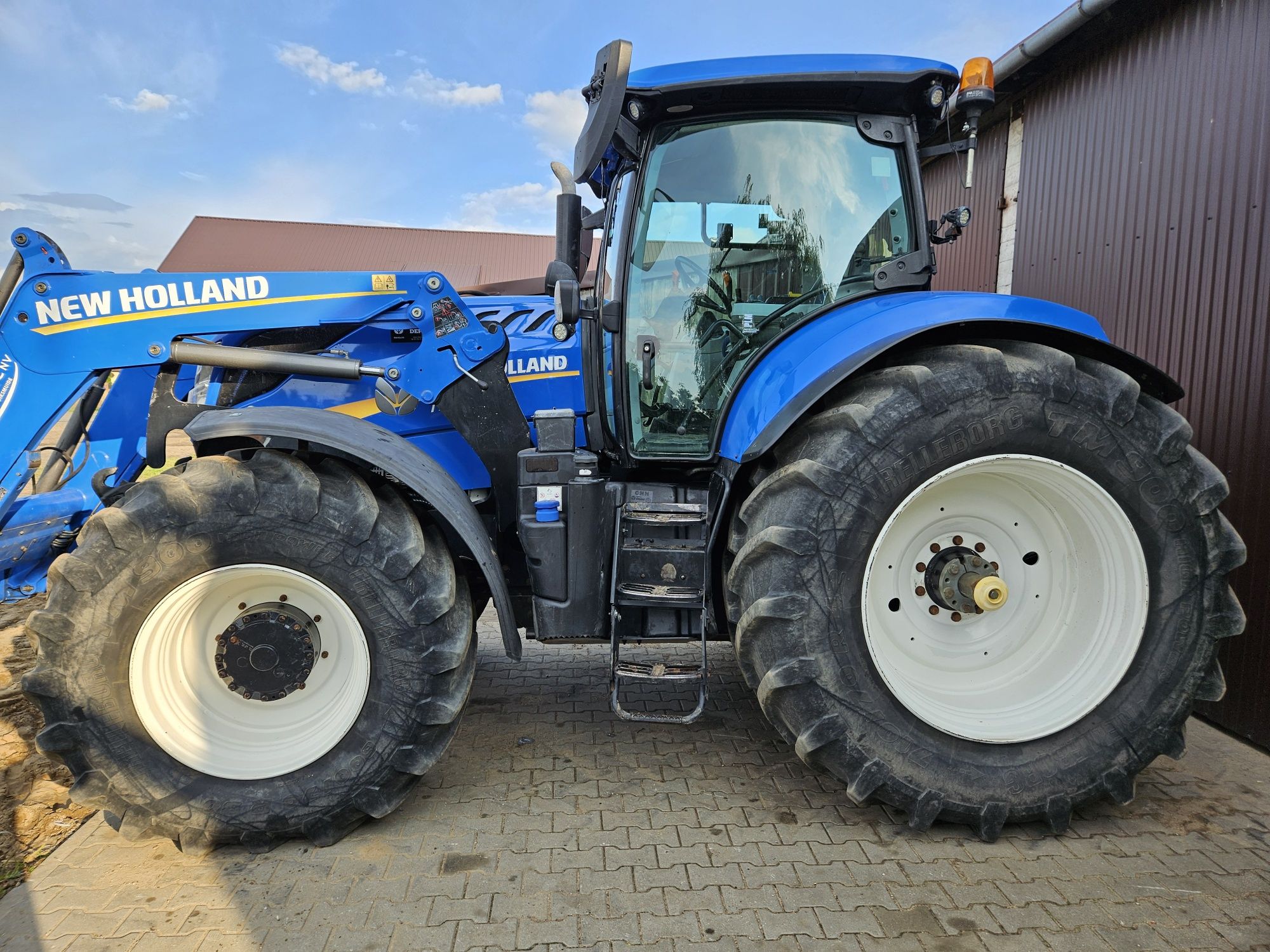 New Holland T7 230 Ładowacz czołowy Stoll
2020r 
Ładowacz czołowy Stol