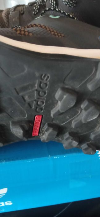 Tenis adidas kanadia