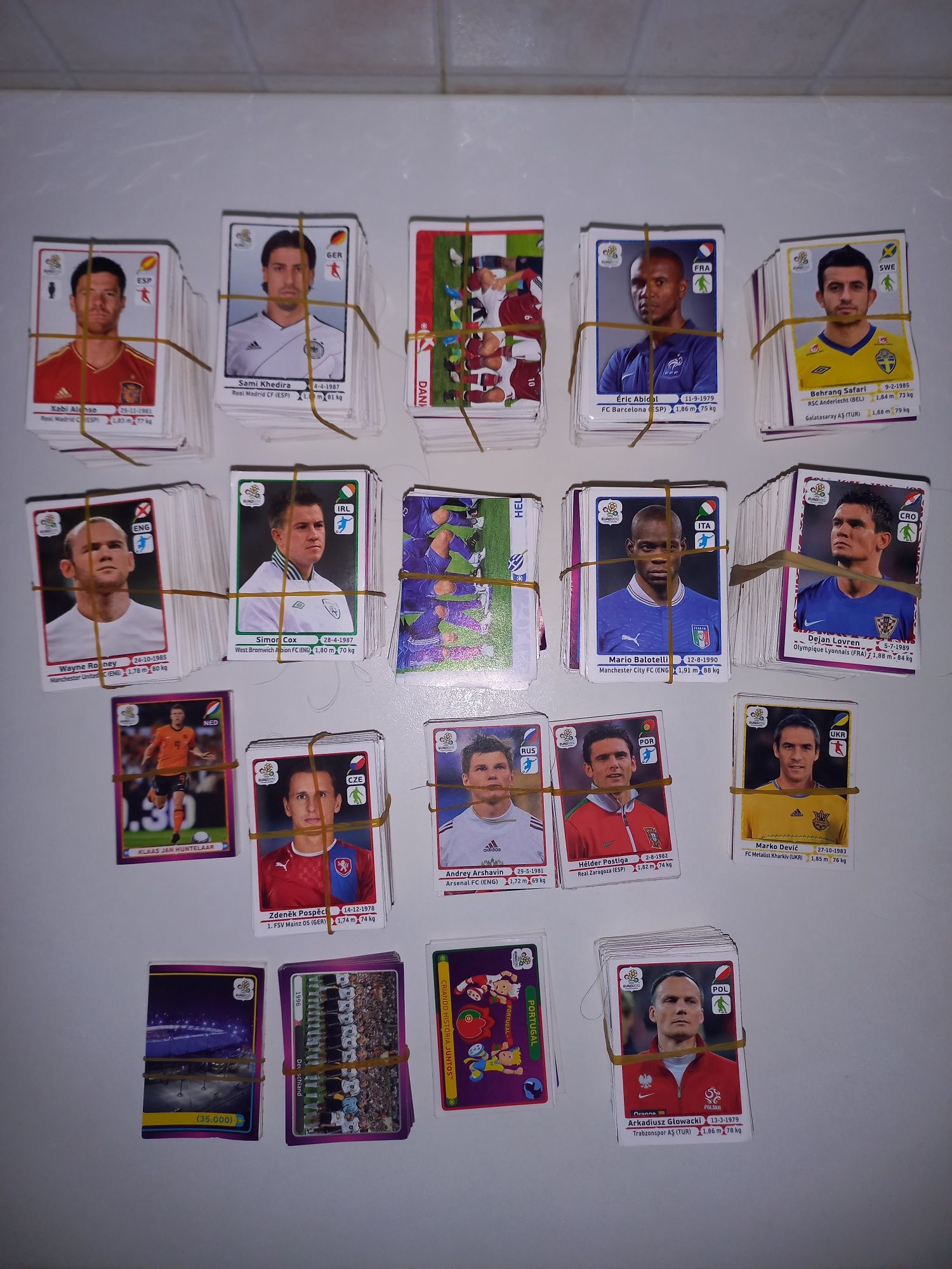 Cromos Euro 2012 troco ou vendo