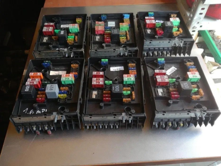 Skrzynka bezpieczników Skoda Octavia Superb VW Golf Passat Seat Audi