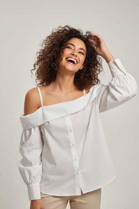 белая рубашка-блуза с открытыми плечами Zara р. р. М/L