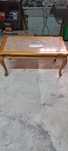 Mesa de salão com tampo mármore