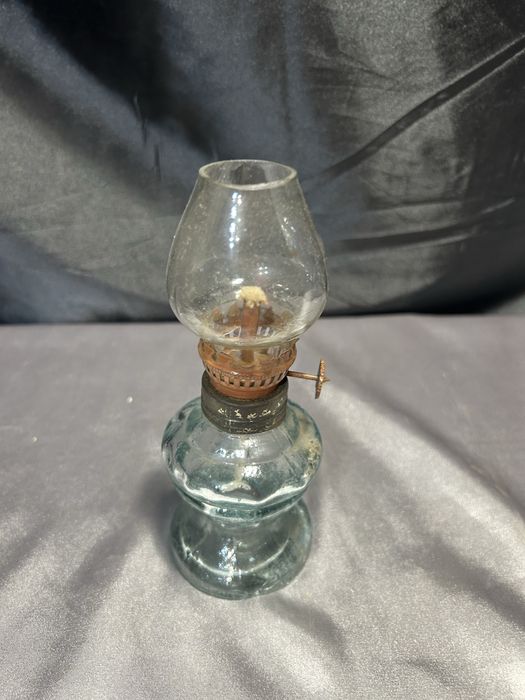 Lampa Naftowa z Przeźroczystego Szkła Klasyczna i Funkcjonalna