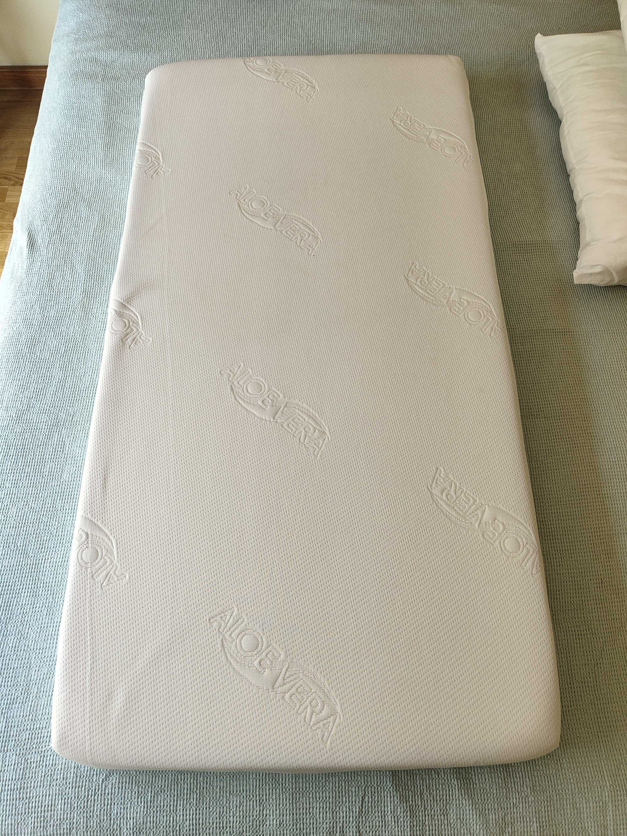 Cama de grades mokee com colchão e gaveta