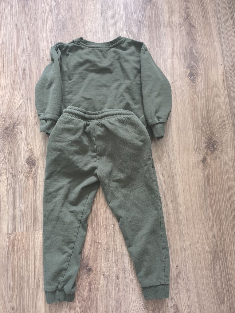 Dres chłopięcy/ komplet r. 110