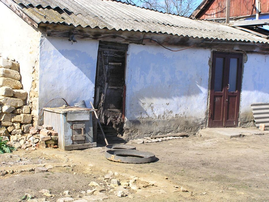 Продам газифицированный дом на 43 сотках в Жовтне (Петроверовка)