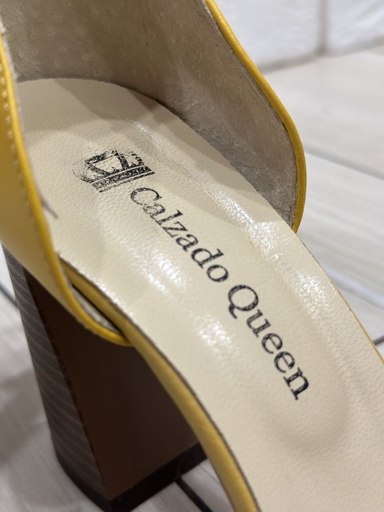 Sandały na wysokim obcasie - Calzado Queen